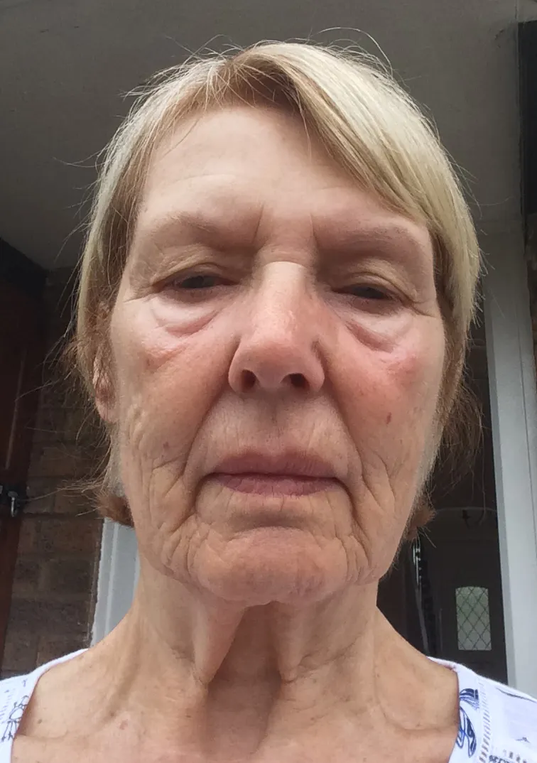 Pauline in casual selfie, natural everyday appearance